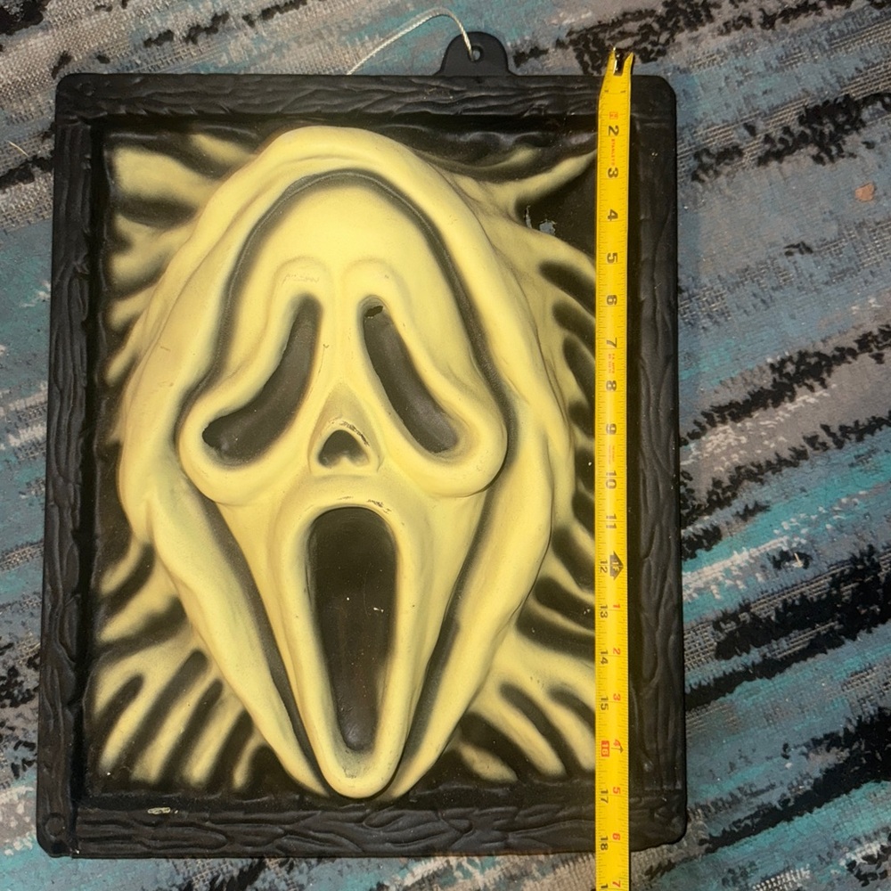 Vintage Funworld Ghostface Scream 3D Wall Plaque – Halloween Glow Decor 14.5x18” - Picture 3 of 4